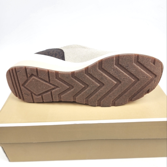 Michael Kors Women's Mabel Slip On Trainer Stretch Knit Color Pale Gold New - Picture 6 of 6